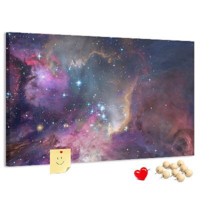 Korktafel mit Weltraumlandschaft aus Sternen und Nebeln