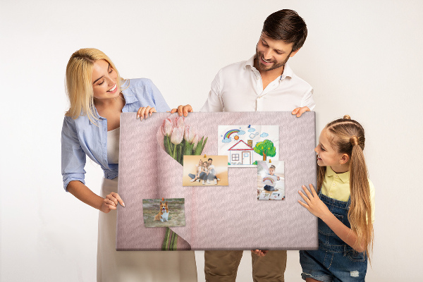 Kork-Pinnwand mit Motiv zarte Tulpen auf rosa Hintergrund