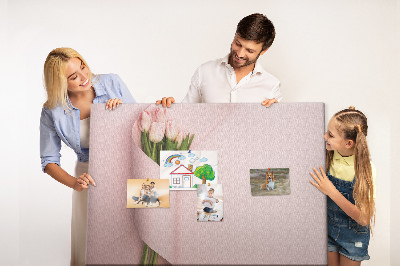 Kork-Pinnwand mit Motiv zarte Tulpen auf rosa Hintergrund