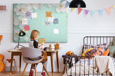 Bild mit Korkrückwand Blumenmotive auf pastellfarbenem Hintergrund