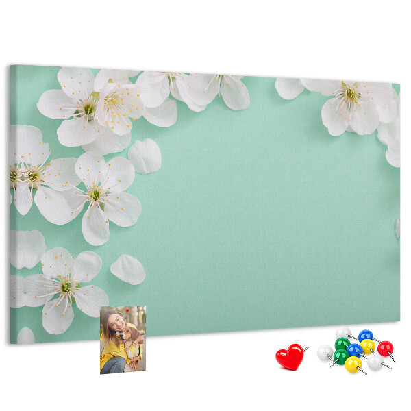 Bild mit Korkrückwand Blumenmotive auf pastellfarbenem Hintergrund