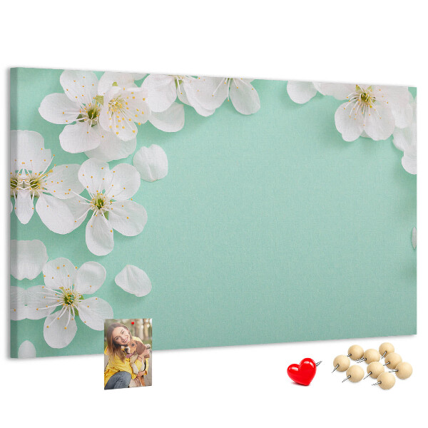 Bild mit Korkrückwand Blumenmotive auf pastellfarbenem Hintergrund