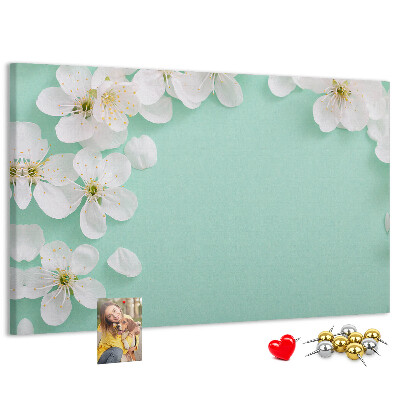 Bild mit Korkrückwand Blumenmotive auf pastellfarbenem Hintergrund