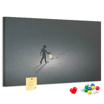Wandbild mit Korkrückwand Motiv mit Lampenlicht auf einem dunklen Pfad