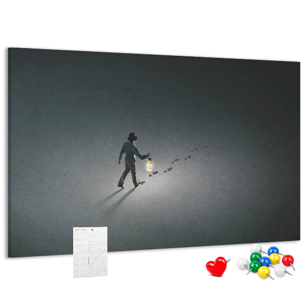 Wandbild mit Korkrückwand Motiv mit Lampenlicht auf einem dunklen Pfad