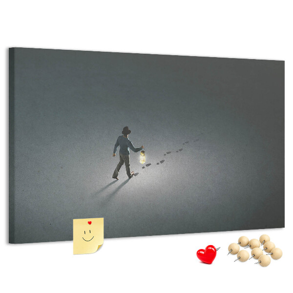 Wandbild mit Korkrückwand Motiv mit Lampenlicht auf einem dunklen Pfad
