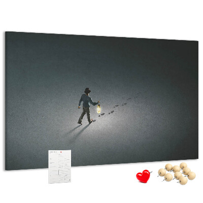 Wandbild mit Korkrückwand Motiv mit Lampenlicht auf einem dunklen Pfad