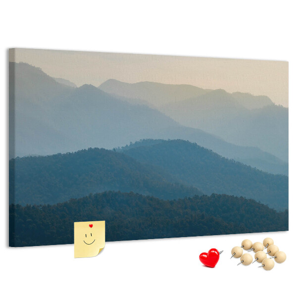 Korktafel mit Motiv Berglandschaft in zarten Farbtönen