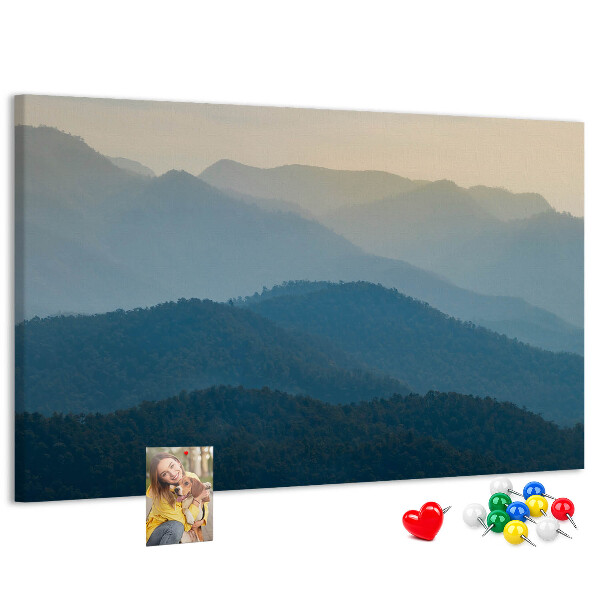 Korktafel mit Motiv Berglandschaft in zarten Farbtönen
