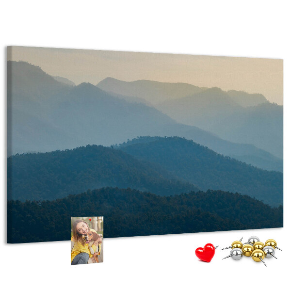 Korktafel mit Motiv Berglandschaft in zarten Farbtönen