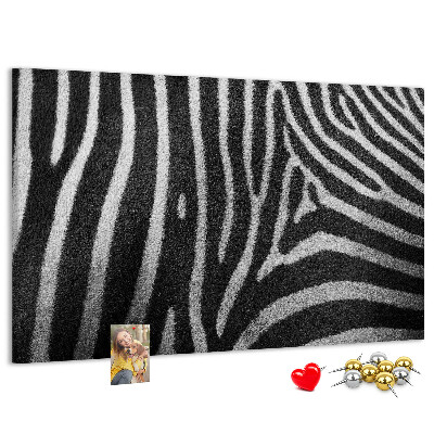 Korkbild mit Motiv von schwarz-weißen Zebrastreifen
