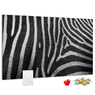 Korkbild mit Motiv von schwarz-weißen Zebrastreifen