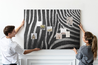 Korkbild mit Motiv von schwarz-weißen Zebrastreifen