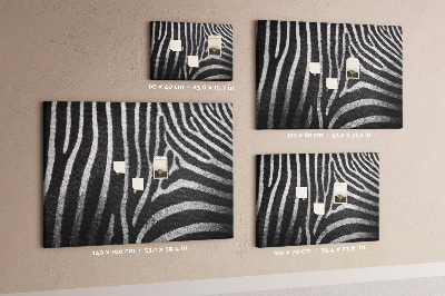 Korkbild mit Motiv von schwarz-weißen Zebrastreifen