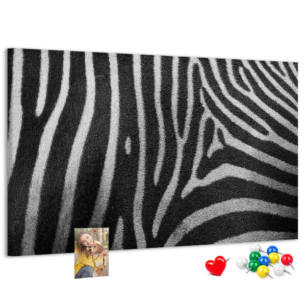 Korkbild mit Motiv von schwarz-weißen Zebrastreifen