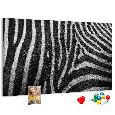 Korkbild mit Motiv von schwarz-weißen Zebrastreifen