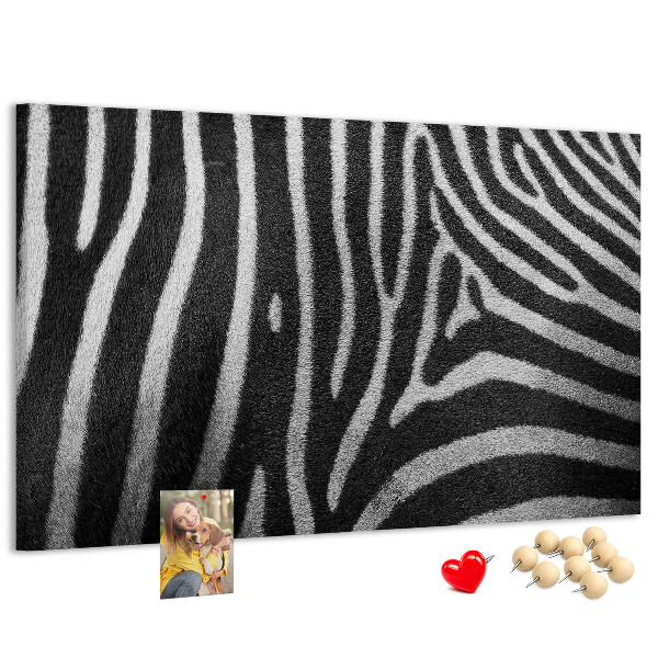Korkbild mit Motiv von schwarz-weißen Zebrastreifen