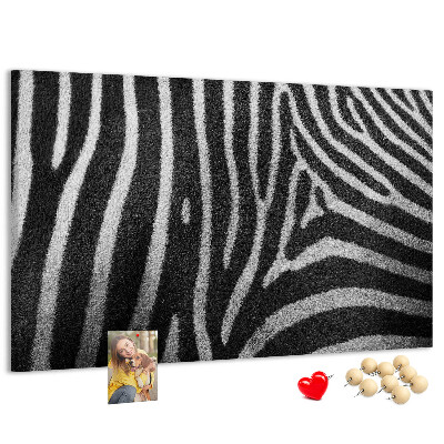 Korkbild mit Motiv von schwarz-weißen Zebrastreifen