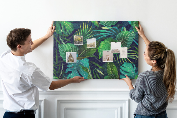 Bild mit Korkrückwand tropische Blätter auf dunklem Hintergrund