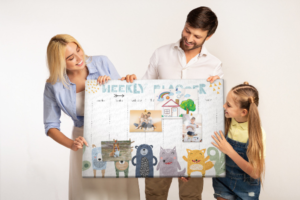 Bunter Wochenplaner mit Tieren als Korkbild