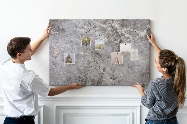 Bild mit Korkrückwand elegantes Muster aus geädertem grauem Marmor