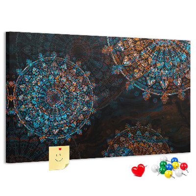 Kork-Pinnwand mit Motiv komplexer Mandalas in Blau- und Brauntönen