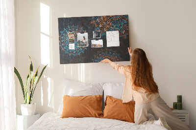 Kork-Pinnwand mit Motiv komplexer Mandalas in Blau- und Brauntönen