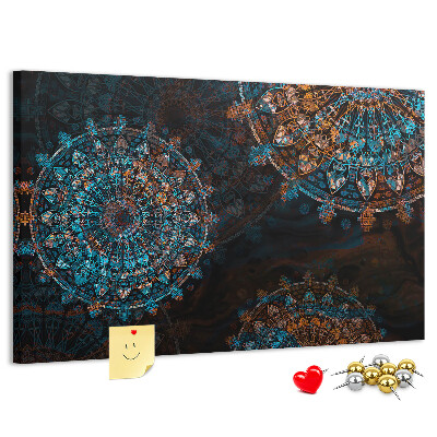 Kork-Pinnwand mit Motiv komplexer Mandalas in Blau- und Brauntönen