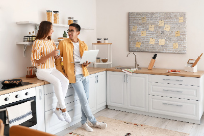 Bild mit Korkrückwand stilvolle Backsteinwand in neutralen Farbtönen