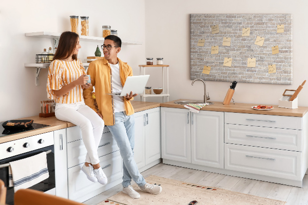 Bild mit Korkrückwand stilvolle Backsteinwand in neutralen Farbtönen