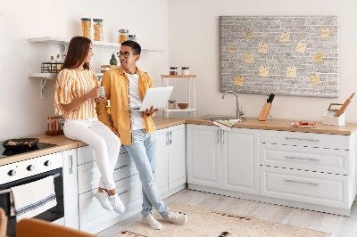 Bild mit Korkrückwand stilvolle Backsteinwand in neutralen Farbtönen