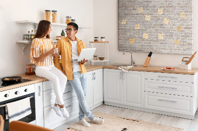 Bild mit Korkrückwand stilvolle Backsteinwand in neutralen Farbtönen