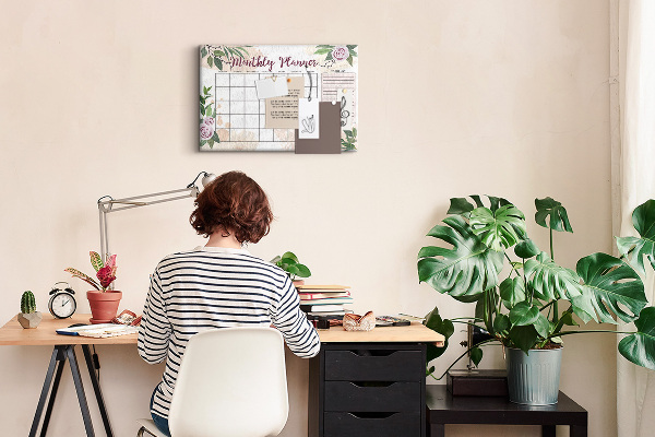 Korktafel mit floralem Monatskalender-Design