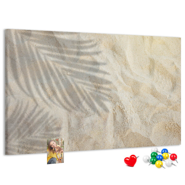 Korkbild warmer Strandsand mit zarten Schatten