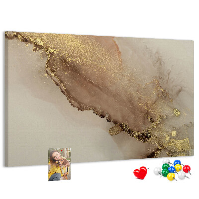 Abstrakte Landschaft mit goldenen Akzenten auf Korkrückwand