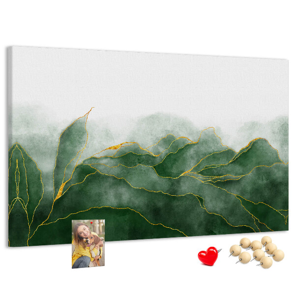 Bilder mit Korkrückwand goldene Akzente auf grünen Blättern