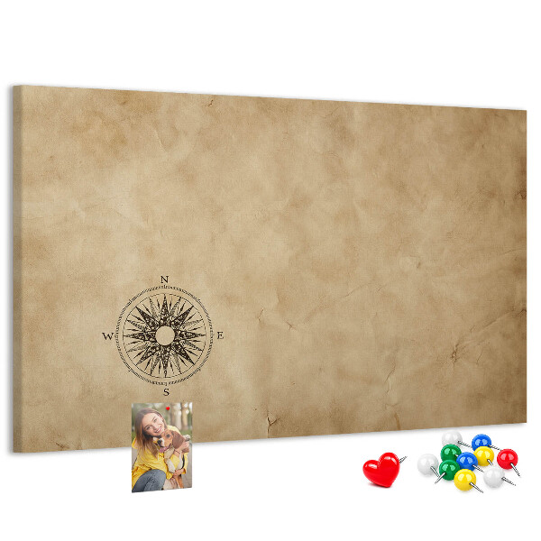 Korktafel mit Motiv einer antiken Karte und Kompass