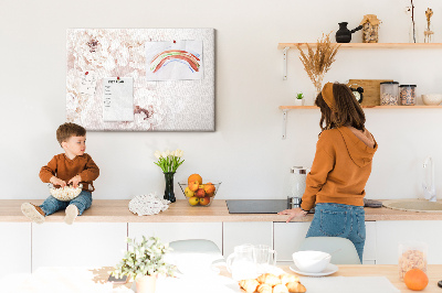 Bild mit Korkrückwand zarte weiße Pfingstrosen auf hellem Hintergrund