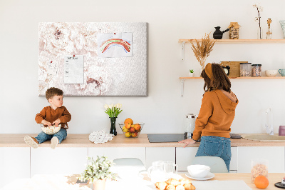 Bild mit Korkrückwand zarte weiße Pfingstrosen auf hellem Hintergrund