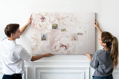 Bild mit Korkrückwand zarte weiße Pfingstrosen auf hellem Hintergrund