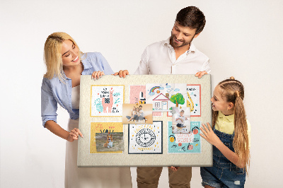 Korktafel mit farbenfrohen Grafiken und positiven Slogans