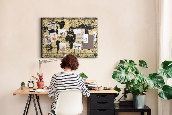 Korktafel mit Motiv einer antiken Weltkarte in Schwarz und Gold