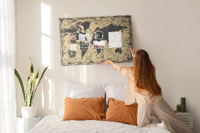 Korktafel mit Motiv einer antiken Weltkarte in Schwarz und Gold