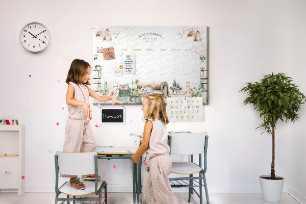 Kork-Pinnwand als Wochenplaner im Home-Style-Design