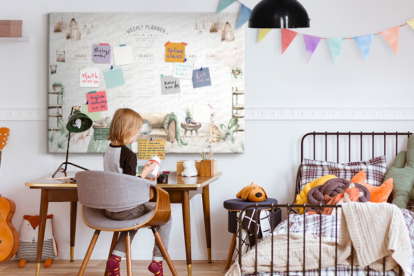 Kork-Pinnwand als Wochenplaner im Home-Style-Design