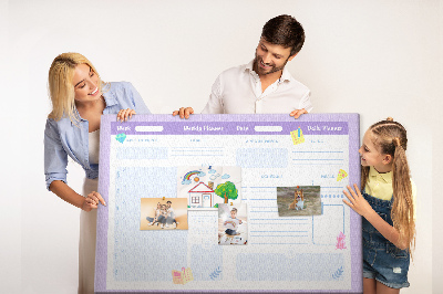 Korktafel als Wochenplaner mit farbigen Akzenten