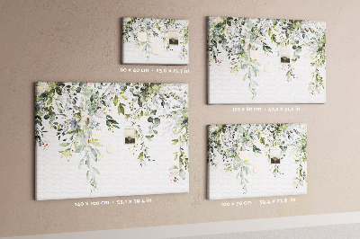 Korktafel mit Motiv aus grünen Blättern und zarten Blüten