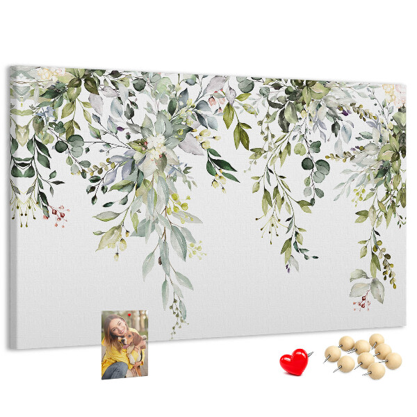 Korktafel mit Motiv aus grünen Blättern und zarten Blüten