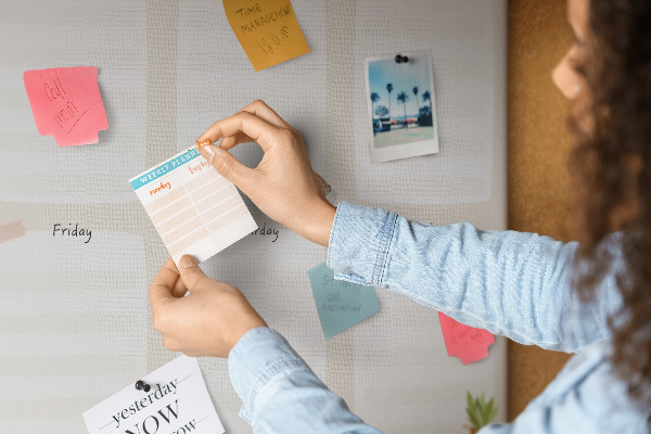 Kork-Wochenplaner im minimalistischen Design