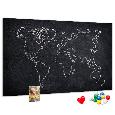Weltkarte mit Korkrückwand auf einem Tafelhintergrund